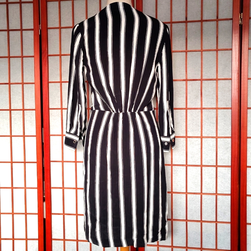 #8 White House Black Market Stripe ( Black n White ) Button up Dress. Size: XS - Picture 4 of 6